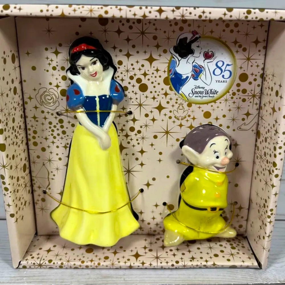 Disney Snow White Dopey Salt & Pepper Shakers 85the Anniversary
